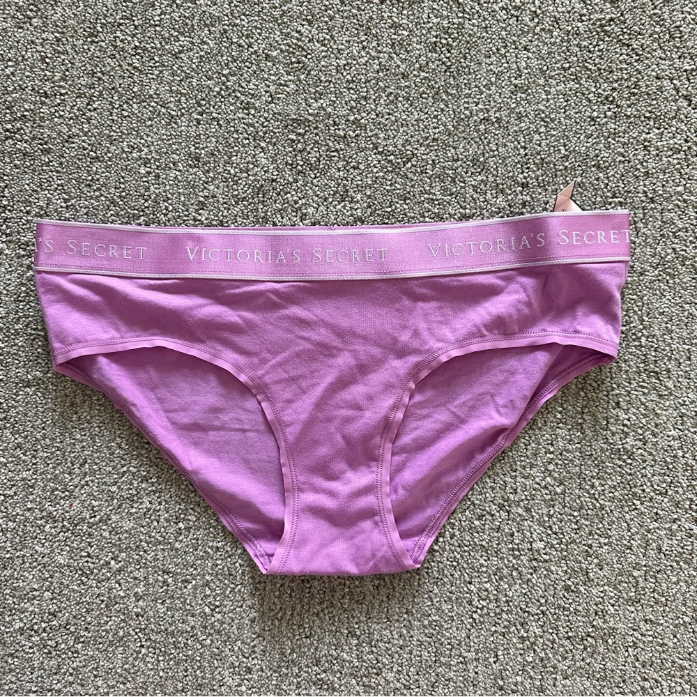 Victoria’s Secret Hiphugger Panty Size Medium from 04/2022‎